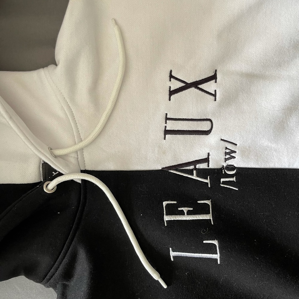 Sweatshirt - Picture 2 of 3